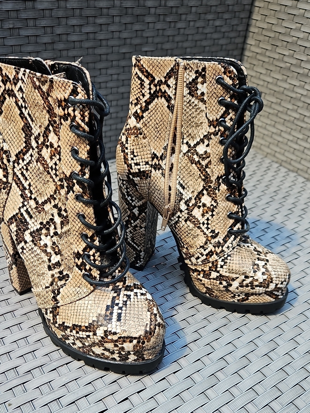 Wild Diva Beige Tan Black Snake-Print Lace-Up Block Heel Boots Size 7.5 Platform